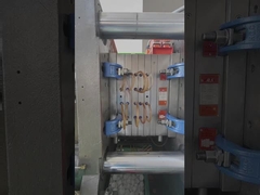 Μηχανή εμβολιασμού για την κατασκευή καπάκιας