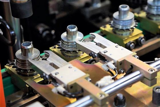 Αγορά Πλήρης αυτόματη μηχανή σχηματοποίησης χτυπήματος πλαστικών εμπορευματοκιβωτίων ποτών μπουκαλιών πετρελαίου νερού 0~20L PET online manufacture