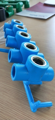Ζωηρόχρωμη μηχανή σχηματοποίησης εγχύσεων σωλήνων PVC μορφών υψηλής ταχύτητας